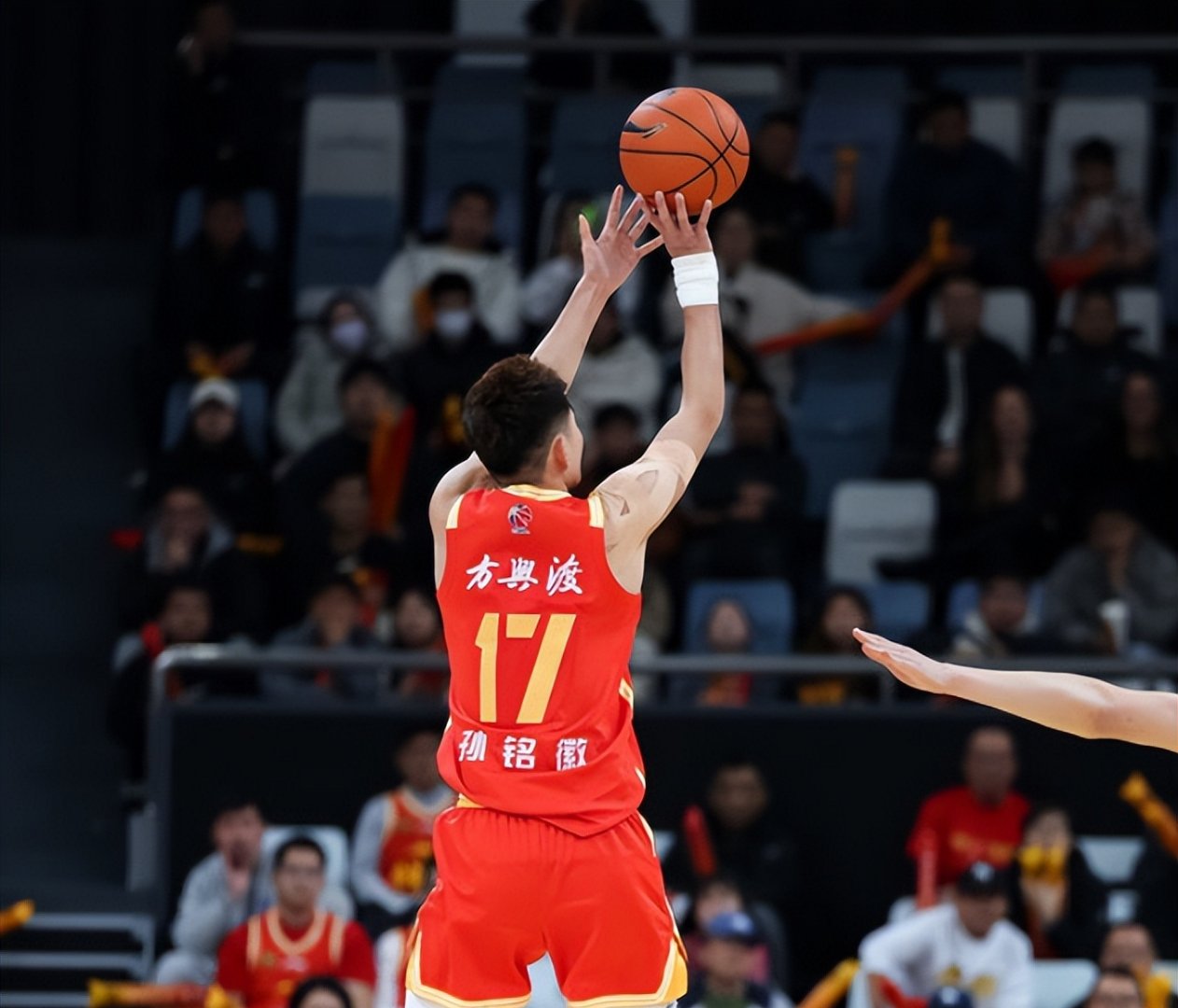 广厦男篮迎英超关键赛，加时末段临场应变，压力陡增，身体对抗强度拉满 -泛亚体育平台
